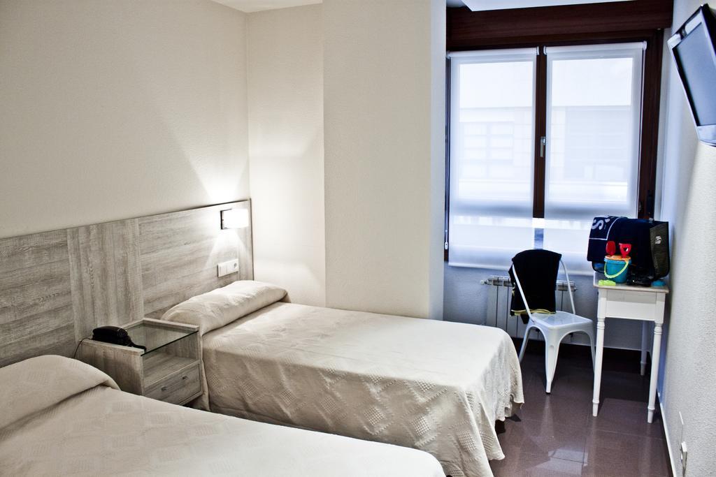 Hotel Playa Poniente กิฮอน ภายนอก รูปภาพ