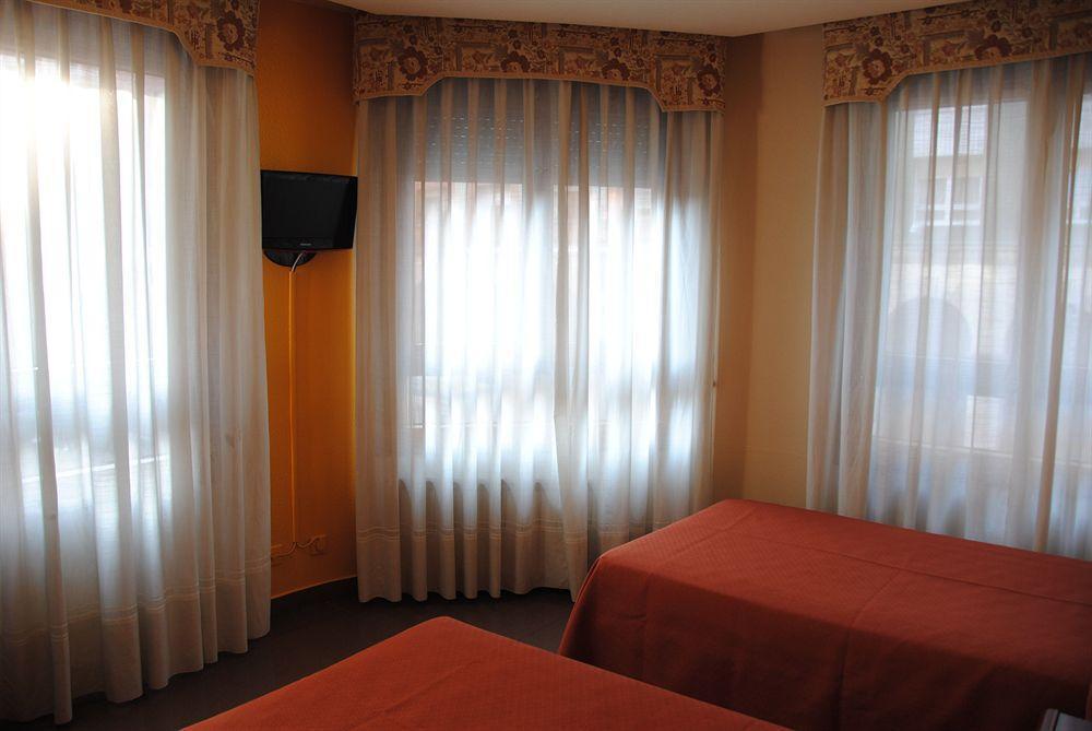 Hotel Playa Poniente กิฮอน ภายนอก รูปภาพ